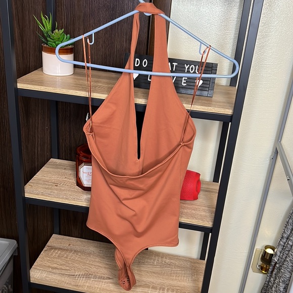 Abercrombie & Fitch NWT Halter Twist Front Bodysuit Small - Picture 3 of 6